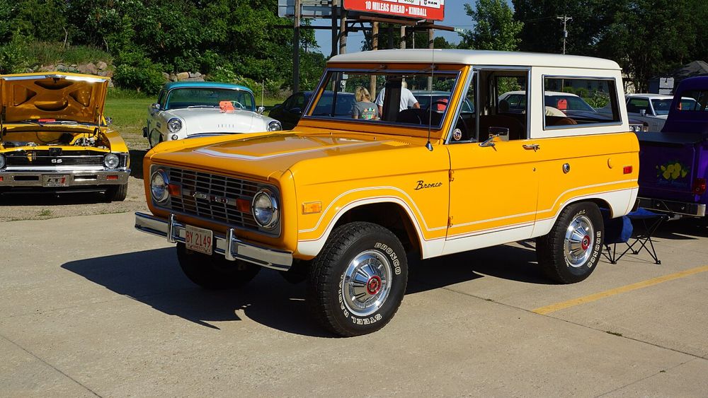 1975 Ford Bronco: 1975 Ford Bronco; Annandale, MN (41456608970)