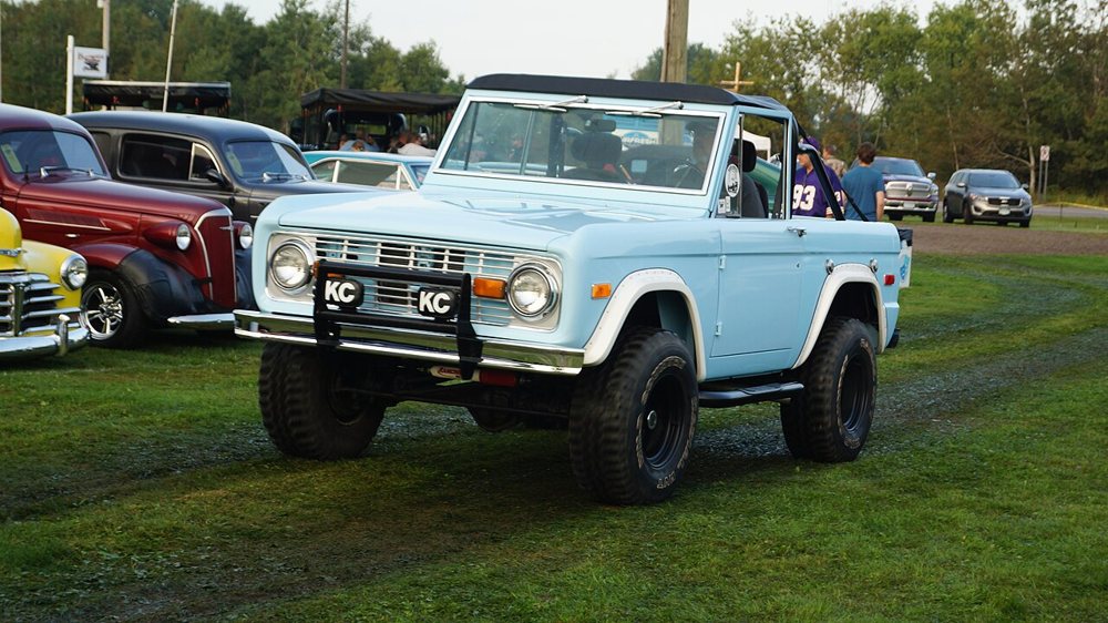 First-generation Ford Bronco at a car show in Hugo, Minnesota. Exact model year not identified. Photo: Greg Gjerdingen from Willmar, USA, CC BY 2.0, via Wikimedia Commons (https://commons.wikimedia.org/wiki/File:Ford_Bronco_(48746225583).jpg) First-generation Ford Bronco at a car show in Hugo, Minnesota